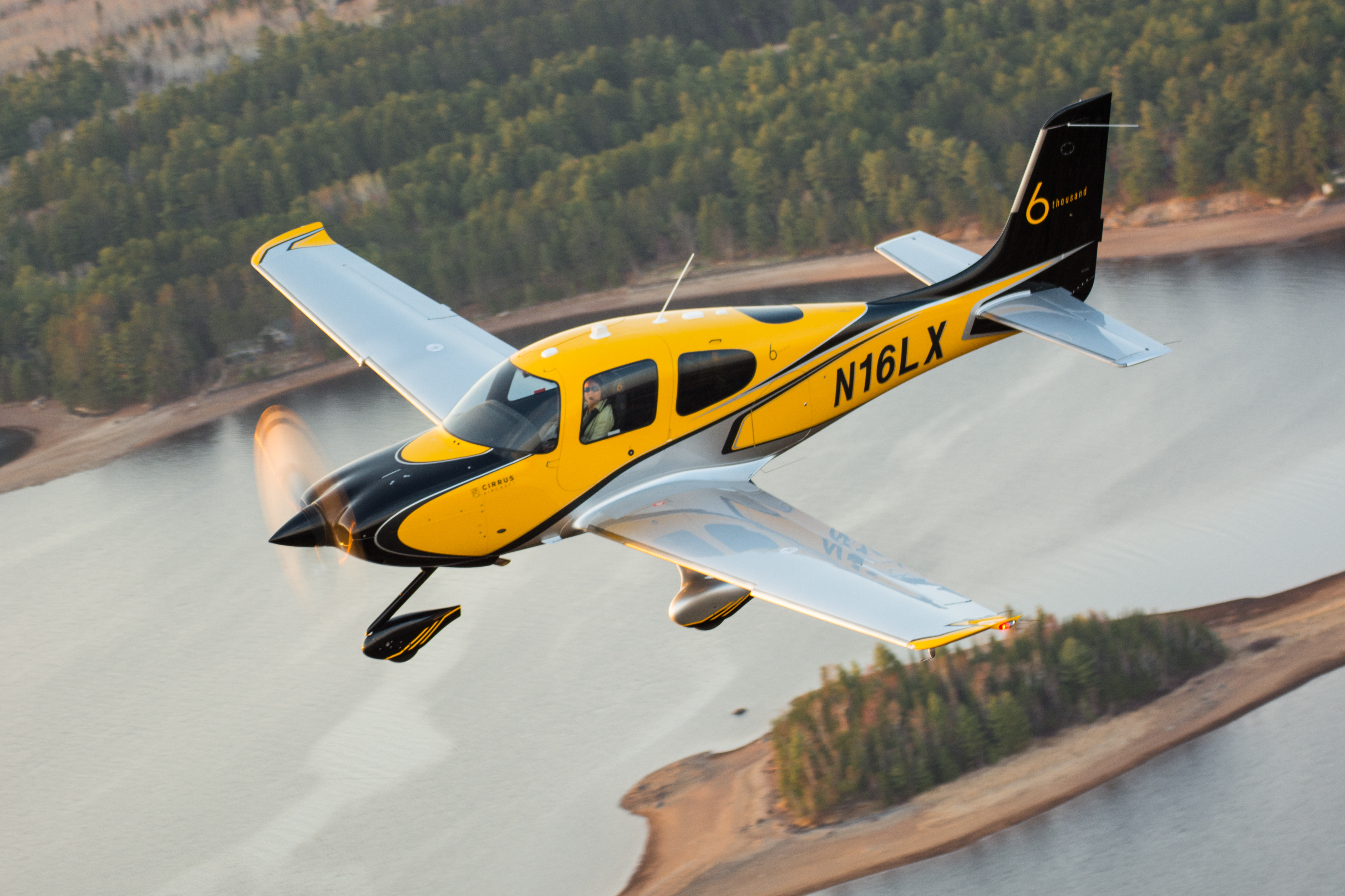 Learn to Fly with Cirrus Aircraft